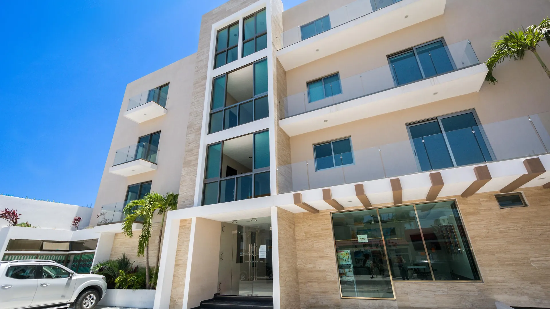 Palmarena Rooms & Residences - Long Stay Comfort With Parking, Sauna, Gym & Pool - Steps From 5Th Avenue Playa del Carmen Hotel